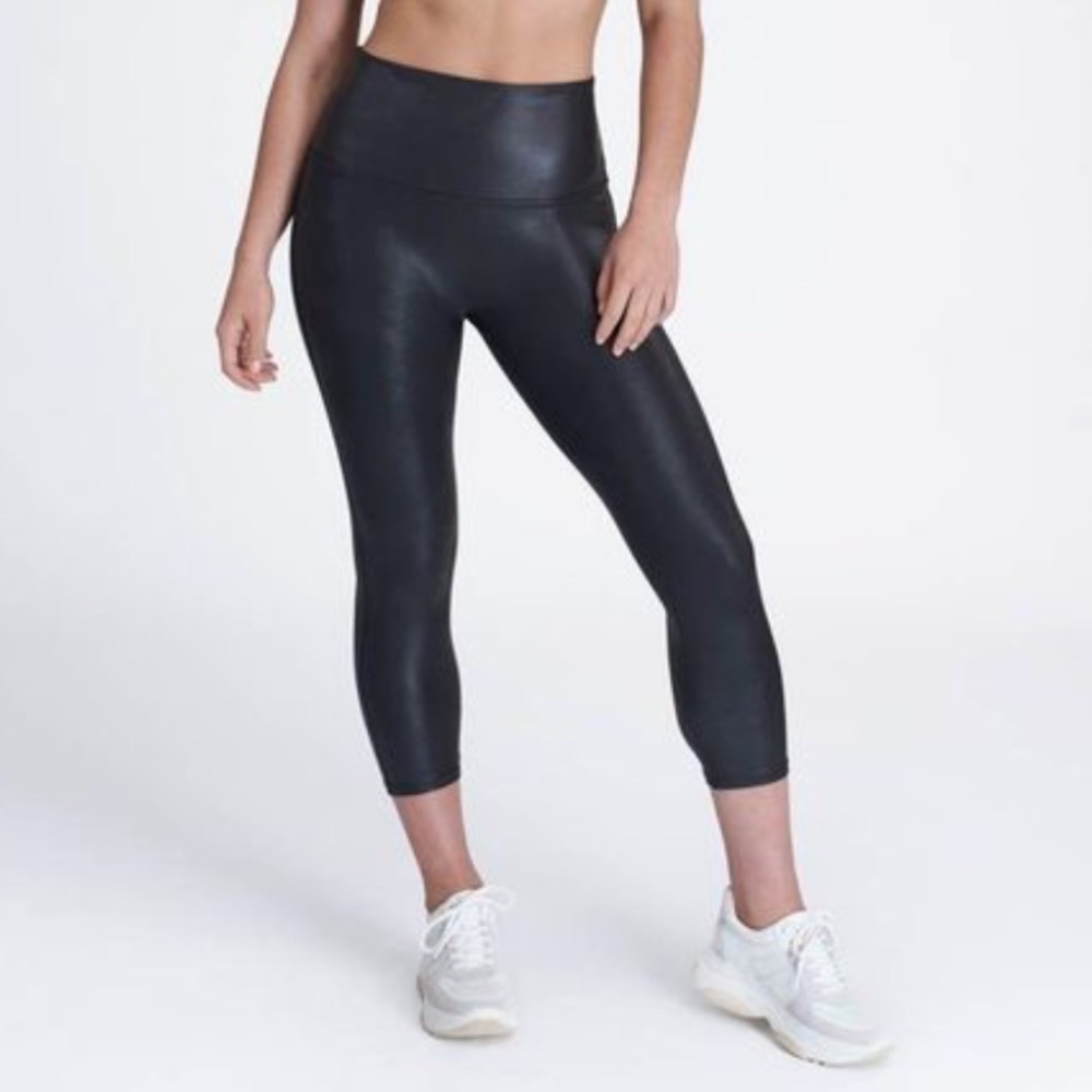 Spanx Black High-Waisted Capri Leggings | Medium